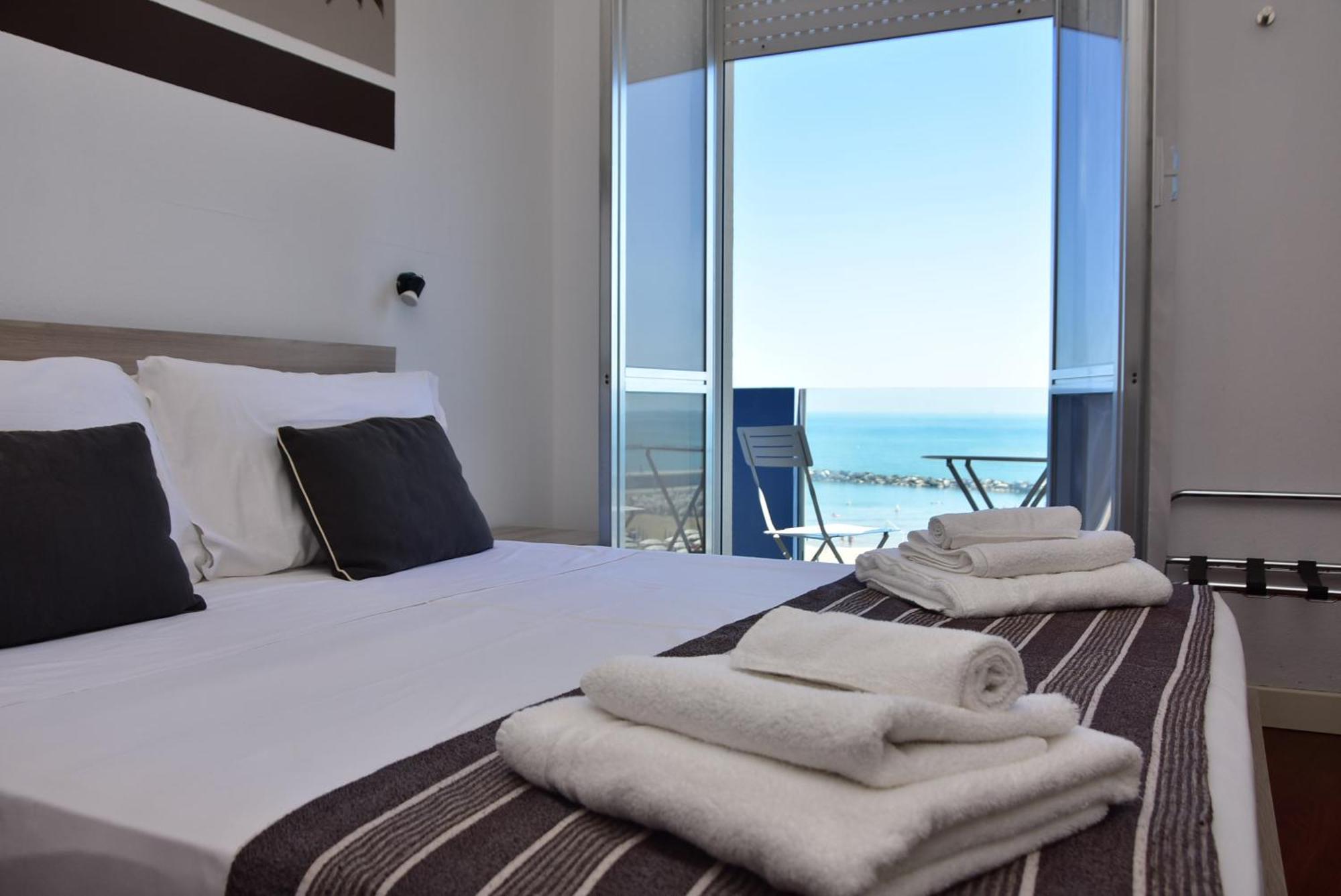 Hotel Al Nuovo Porto Bellaria – Igea Marina Kültér fotó